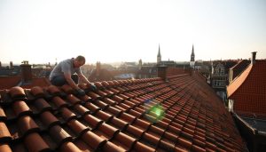 Dakpannen leggen Leiden